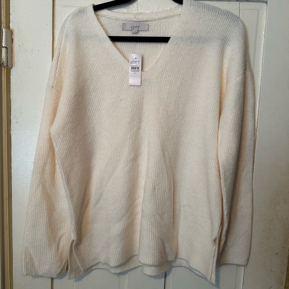NWT Loft Ivory v-neck ribbed sweater, Medium